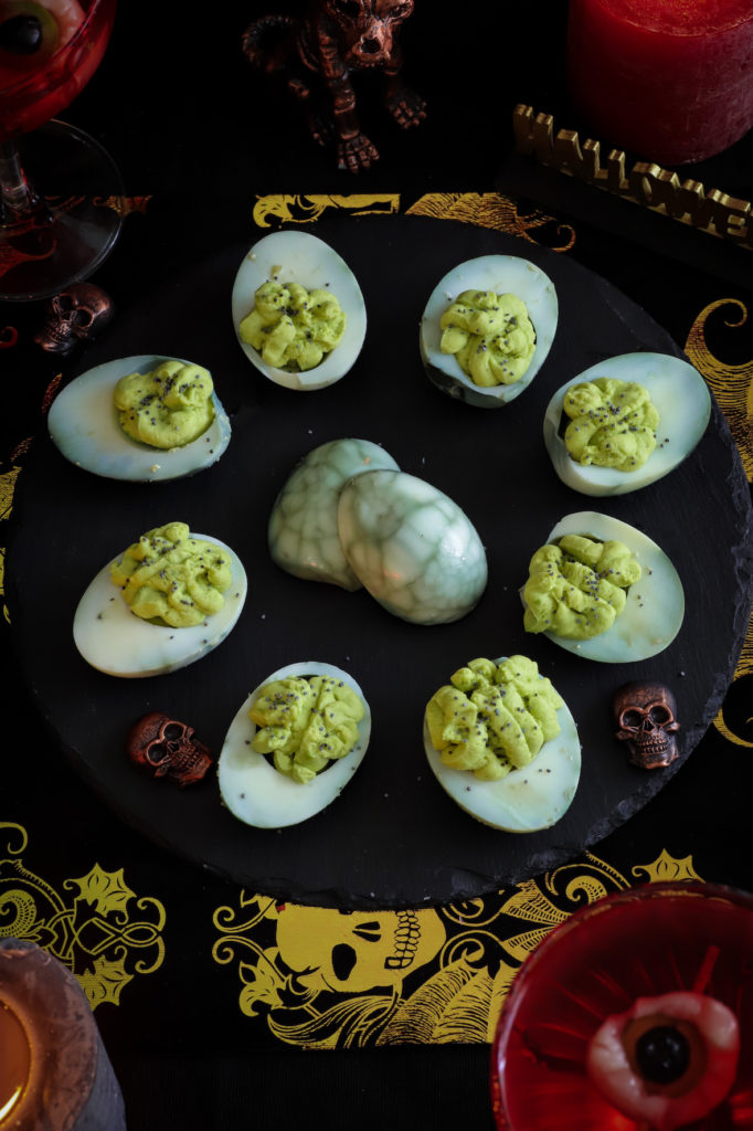 Deviled eggs wasabi avocat