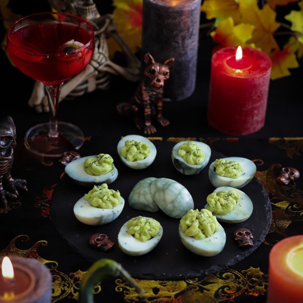 Deviled eggs wasabi avocat