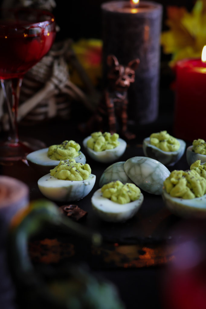 Deviled eggs wasabi avocat